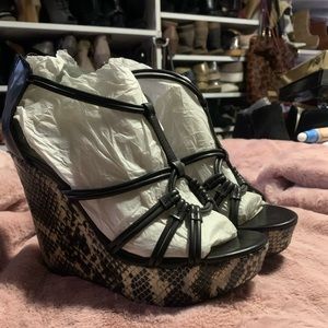 Size 9 G by Guess Wedges Black With Cobra Skin detailed
